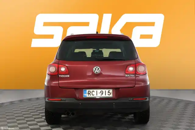 Punainen Maastoauto, Volkswagen Tiguan – RCI-915