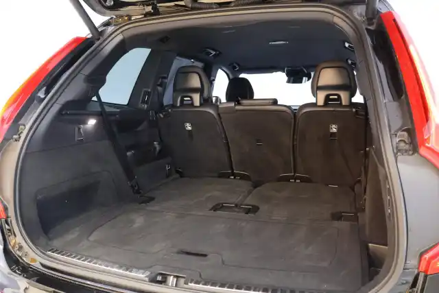 Musta Maastoauto, Volvo XC90 – REK-15