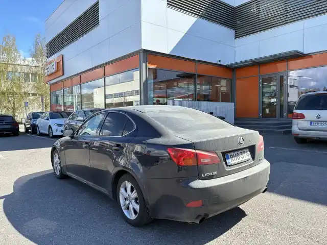 Sininen Sedan, Lexus IS – RHG-374