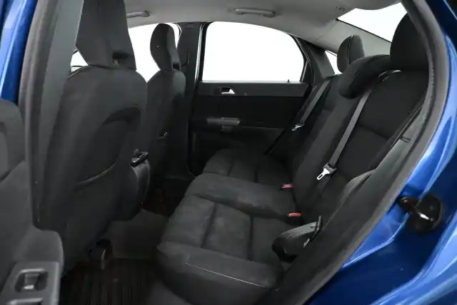 Sininen Sedan, Volvo S40 – RHI-312