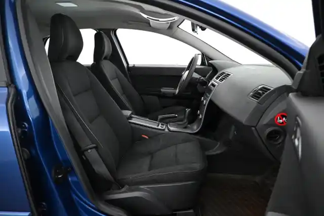 Sininen Sedan, Volvo S40 – RHI-312