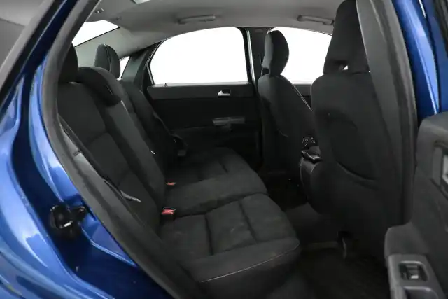 Sininen Sedan, Volvo S40 – RHI-312