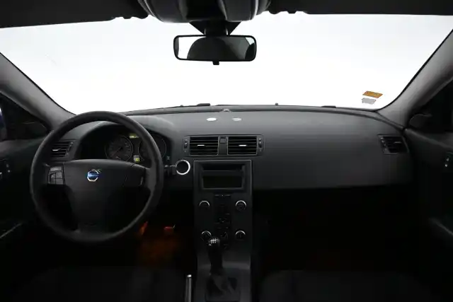 Sininen Sedan, Volvo S40 – RHI-312