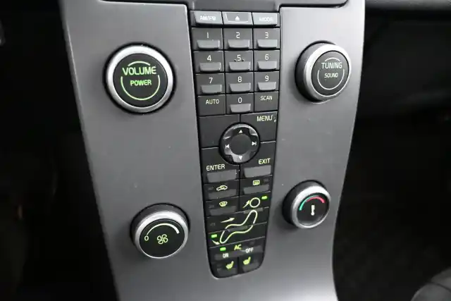 Sininen Sedan, Volvo S40 – RHI-312