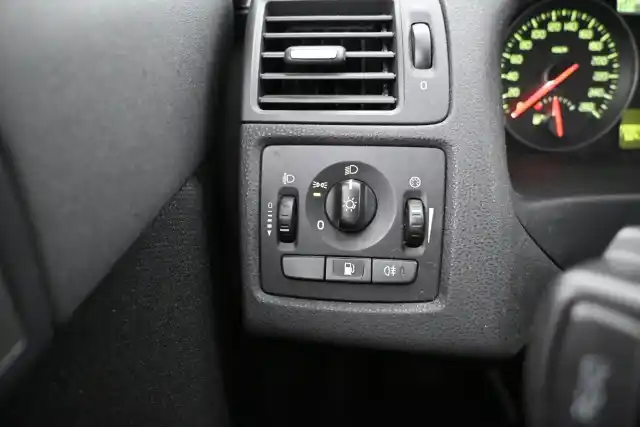 Sininen Sedan, Volvo S40 – RHI-312