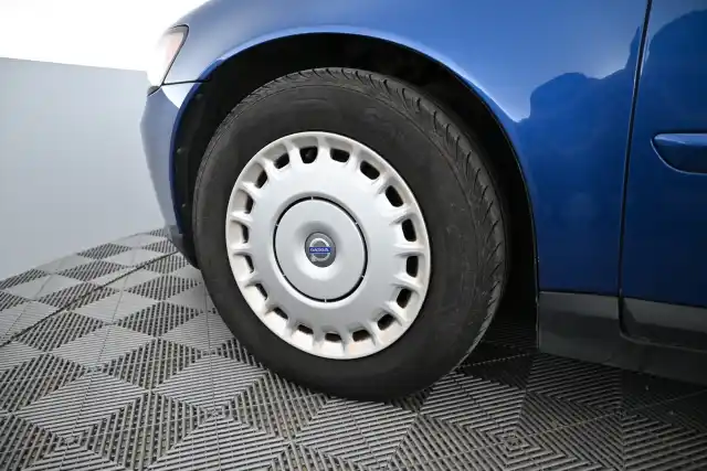 Sininen Sedan, Volvo S40 – RHI-312
