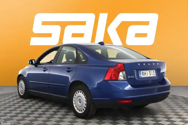 Sininen Sedan, Volvo S40 – RHI-312