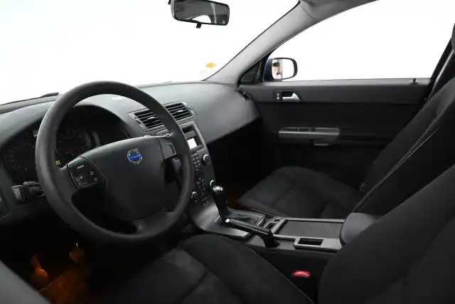 Sininen Sedan, Volvo S40 – RHI-312