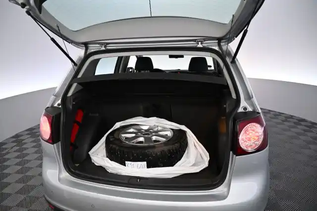 Harmaa Tila-auto, Volkswagen Golf Plus – RJI-608