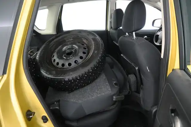 Keltainen Tila-auto, Nissan Note – RNF-649