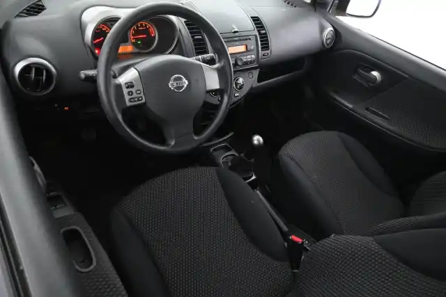 Keltainen Tila-auto, Nissan Note – RNF-649