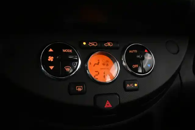 Keltainen Tila-auto, Nissan Note – RNF-649