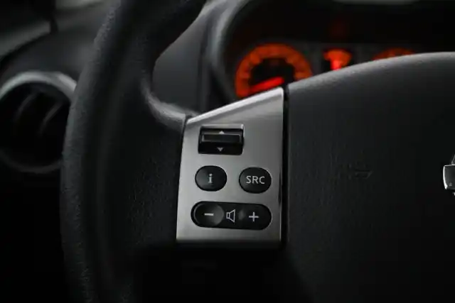 Keltainen Tila-auto, Nissan Note – RNF-649