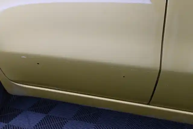 Keltainen Tila-auto, Nissan Note – RNF-649