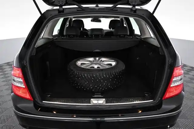 Musta Farmari, Mercedes-Benz C – RPN-902