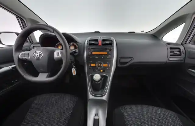 Harmaa Viistoperä, Toyota Auris – RPO-439