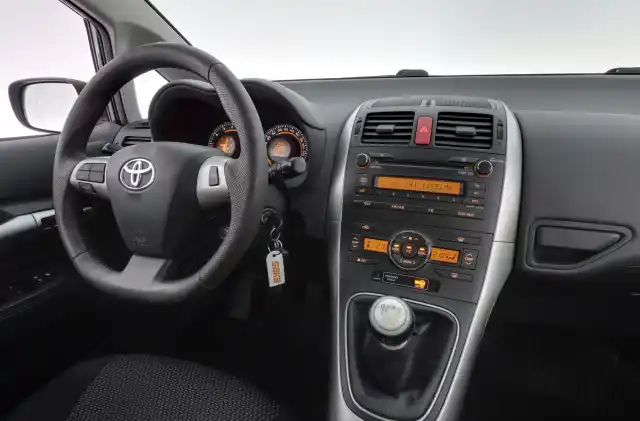 Harmaa Viistoperä, Toyota Auris – RPO-439