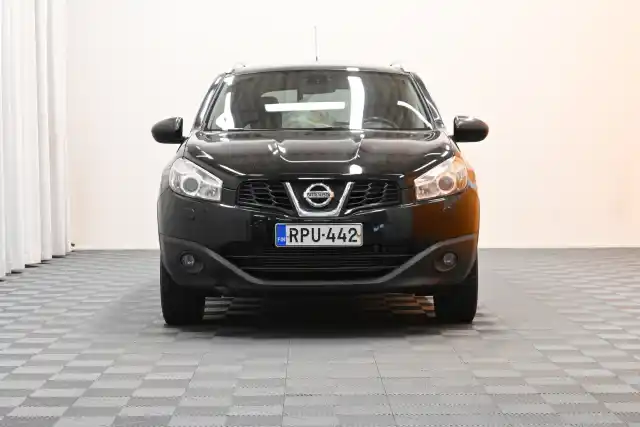 Musta Maastoauto, Nissan Qashqai+2 – RPU-442