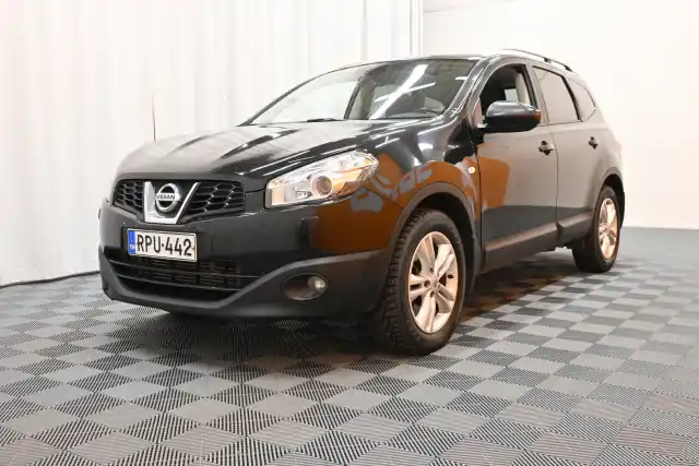 Musta Maastoauto, Nissan Qashqai+2 – RPU-442