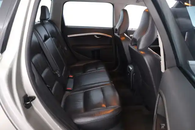 Beige Farmari, Volvo V70 – RPU-490