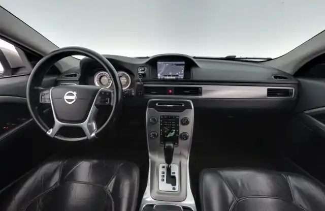Beige Farmari, Volvo V70 – RPU-490