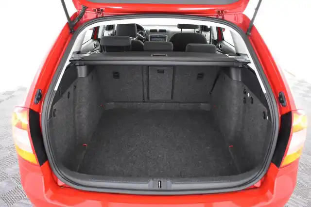 Punainen Farmari, Skoda Octavia – RPU-938