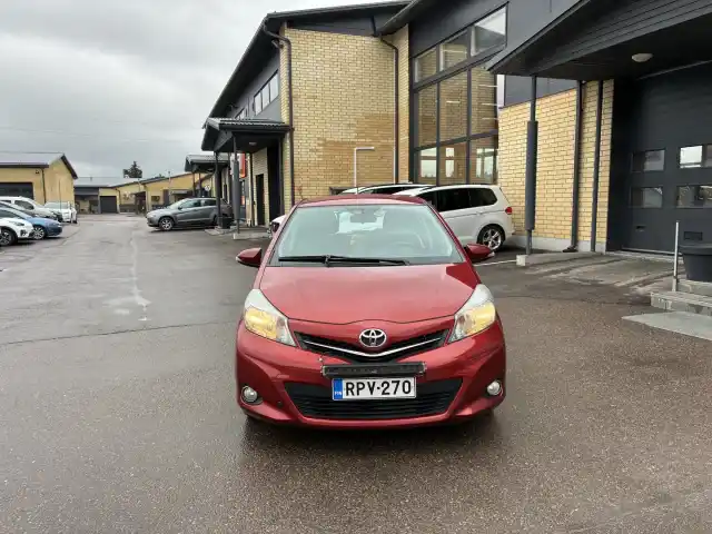 Punainen Viistoperä, Toyota Yaris – RPV-270
