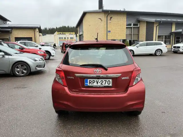 Punainen Viistoperä, Toyota Yaris – RPV-270