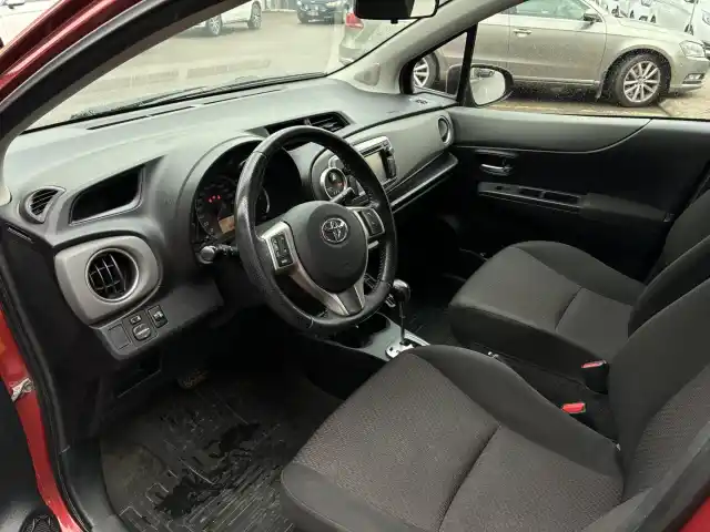 Punainen Viistoperä, Toyota Yaris – RPV-270