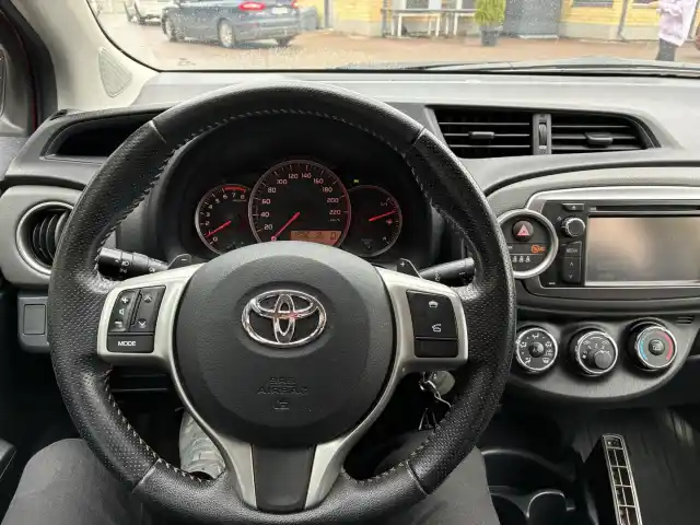 Punainen Viistoperä, Toyota Yaris – RPV-270