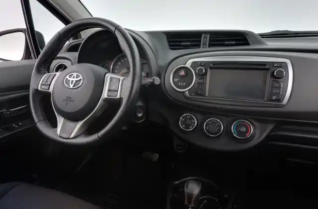 Punainen Viistoperä, Toyota Yaris – RPV-270
