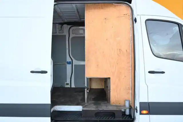 Valkoinen Pakettiauto, Mercedes-Benz Sprinter – RRA-216