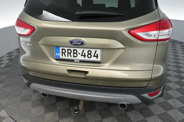 Ruskea Maastoauto, Ford Kuga – RRB-484