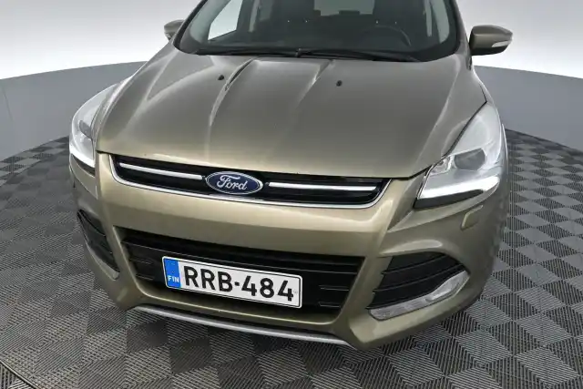 Ruskea Maastoauto, Ford Kuga – RRB-484