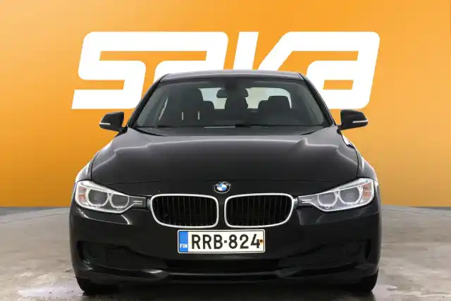 Musta Sedan, BMW 318 – RRB-824