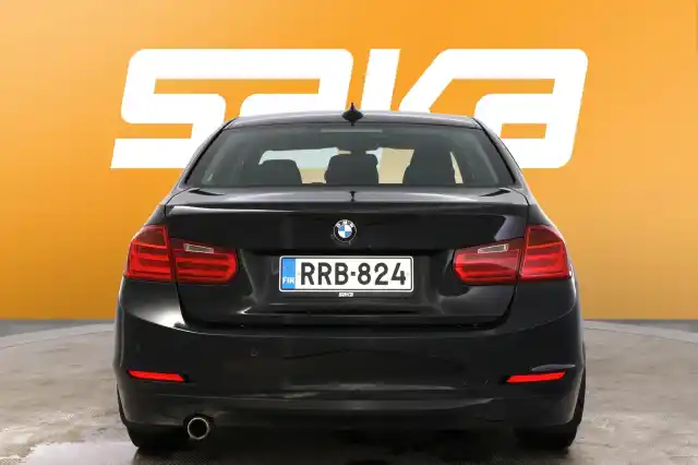 Musta Sedan, BMW 318 – RRB-824