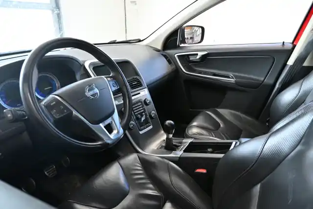 Punainen Maastoauto, Volvo XC60 – RRC-139