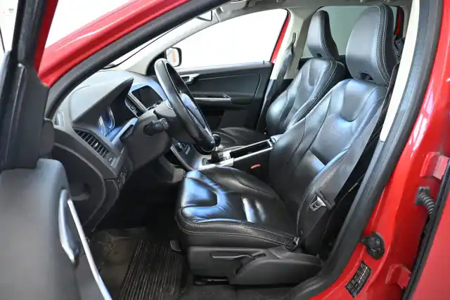 Punainen Maastoauto, Volvo XC60 – RRC-139