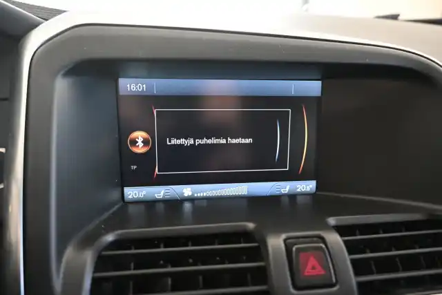 Punainen Maastoauto, Volvo XC60 – RRC-139