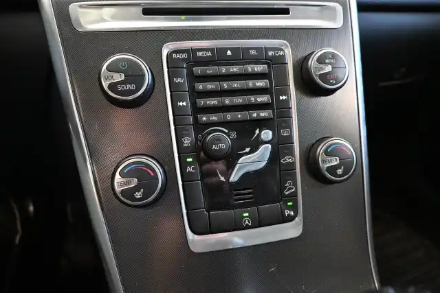 Punainen Maastoauto, Volvo XC60 – RRC-139