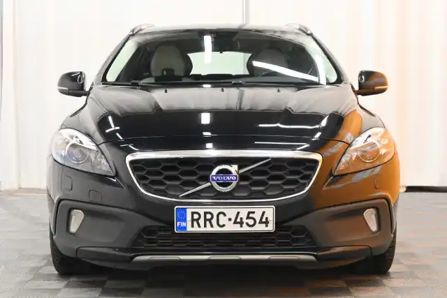 Musta Viistoperä, Volvo V40 Cross Country – RRC-454