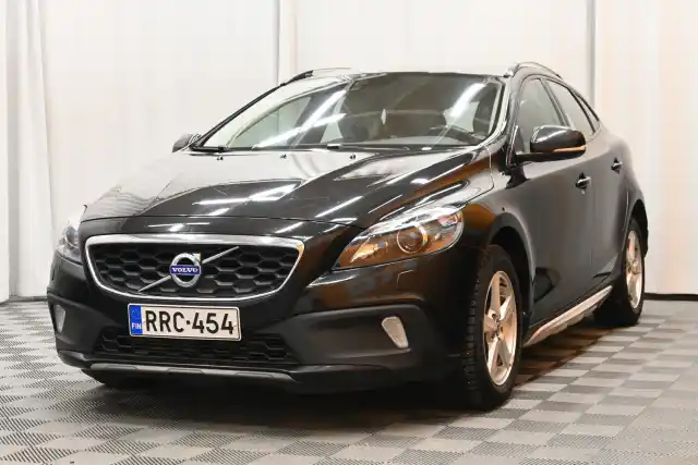 Musta Viistoperä, Volvo V40 Cross Country – RRC-454