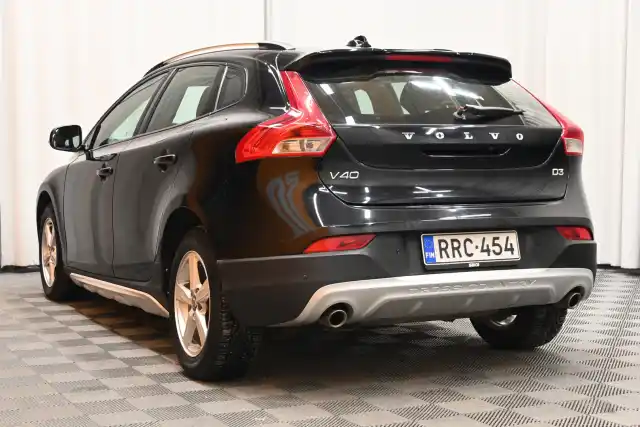 Musta Viistoperä, Volvo V40 Cross Country – RRC-454