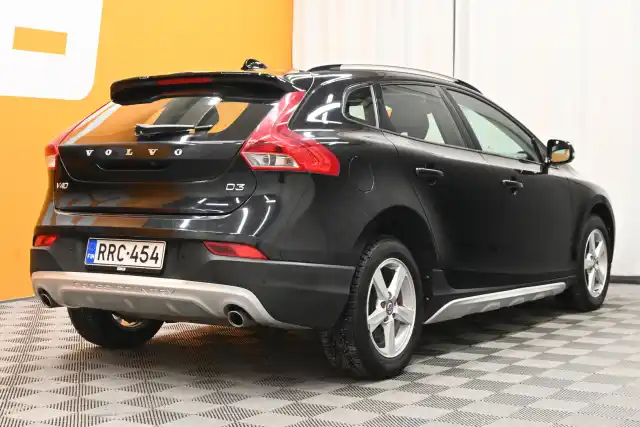 Musta Viistoperä, Volvo V40 Cross Country – RRC-454