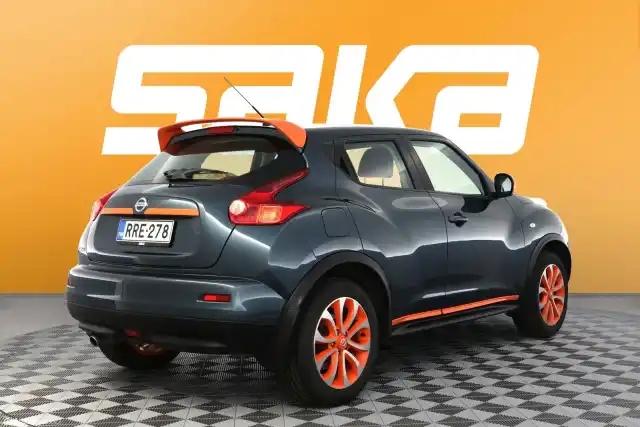 Sininen Maastoauto, Nissan Juke – RRE-278