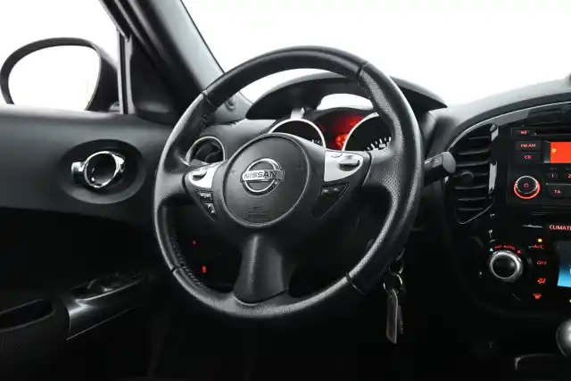 Sininen Maastoauto, Nissan Juke – RRE-278