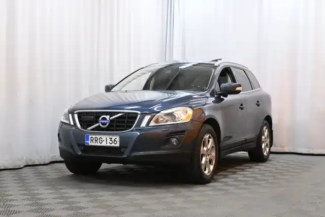 Sininen Maastoauto, Volvo XC60 – RRG-136