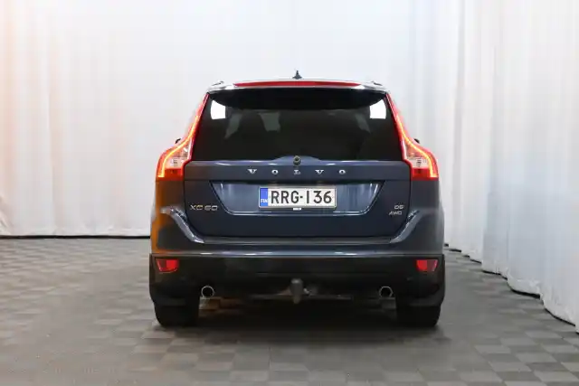 Sininen Maastoauto, Volvo XC60 – RRG-136