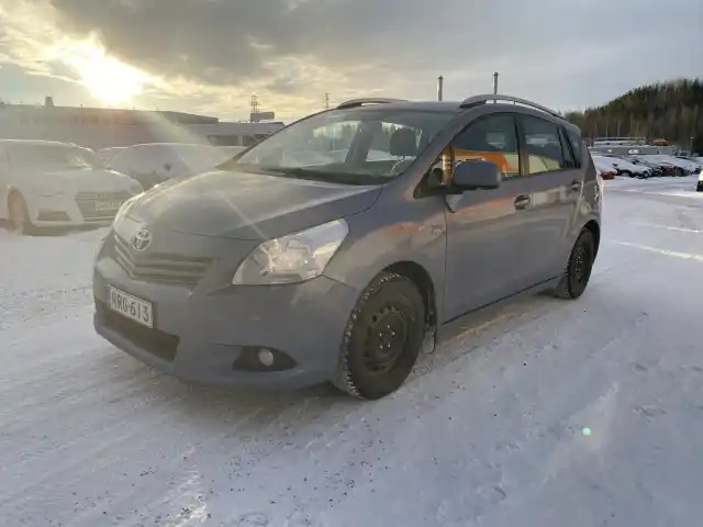 Sininen Tila-auto, Toyota Verso – RRG-613