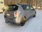 Sininen Tila-auto, Toyota Verso – RRG-613, kuva 4